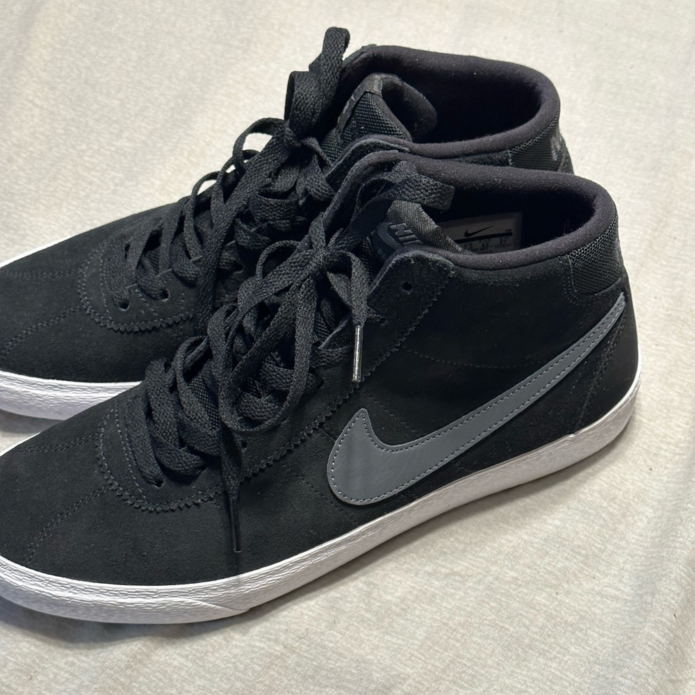 Woman’s Nike shoes